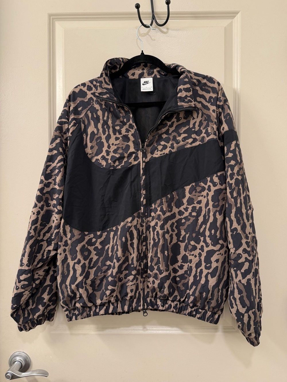 Nike Sportswear Women's Woven Printed Leopard Windbreaker Jacket Zip Up Pattern